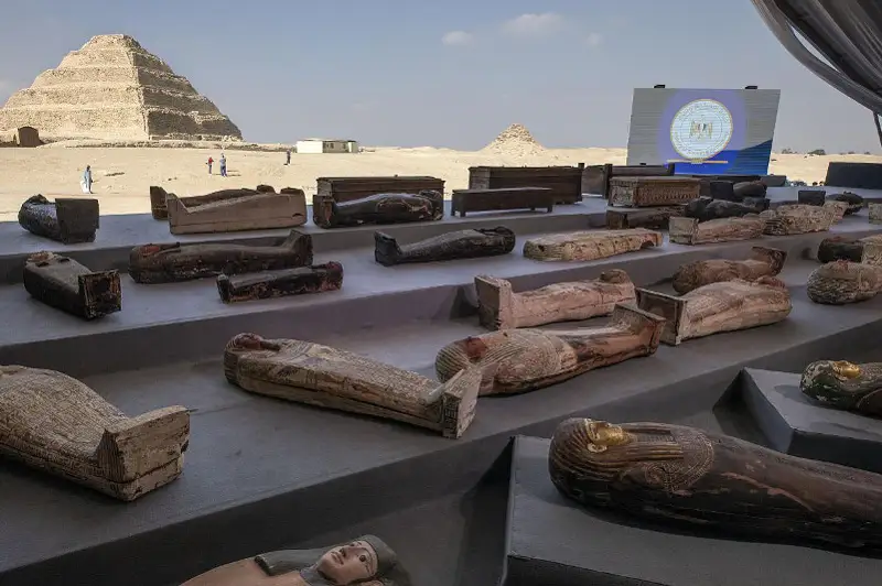 Более 100 саркофагов и золочёные статуи нашли в Египте