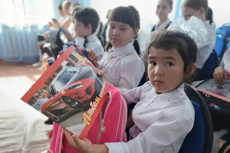 Более чем 200 детям помогли собраться в школу полицейские ВКО