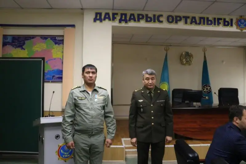 В ВКО наградили предотвратившего падение вертолета командира воздушного судна «Казавиаспас»