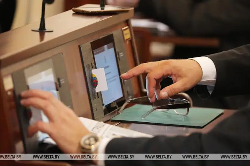 Первая сессия обновленного белорусского парламента откроется 6 декабря