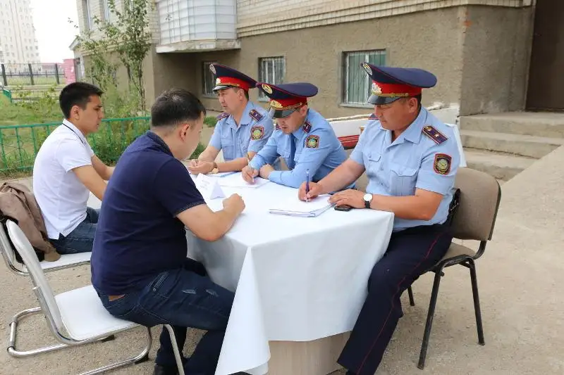 Мобильную акцию «Приемная во дворах» организовали столичные полицейские