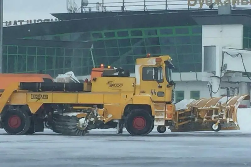 Без нас не летают самолеты – история водителя уборочных машин