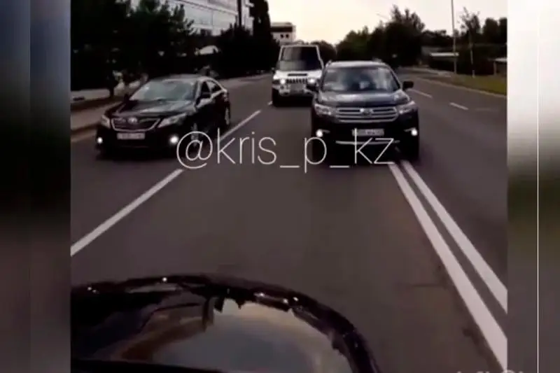 Ехавшего задним ходом водителя в Алматы привлекли к ответственности