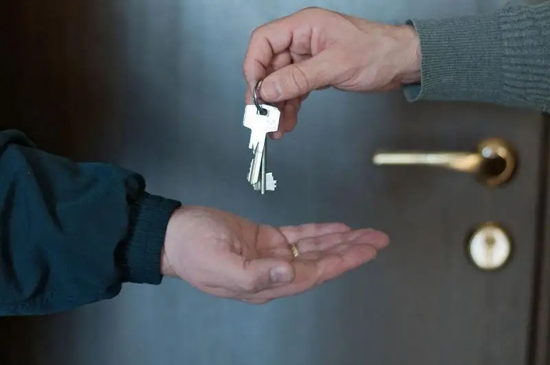 Наказывать обслуживающие дома организации за сокрытие незаконной сдачи квартир в аренду предлагают в РК