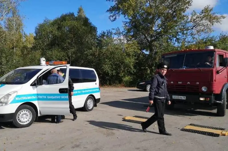В СКО на дорогах взвешивают большегрузы
