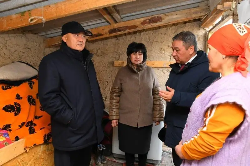 Аким Туркестанской области  посетил многодетную семью,  нуждающуюся в жилье