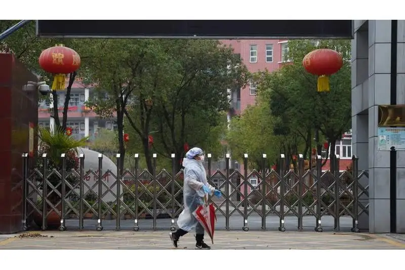 Власти Китая ввели локдаун в городе на границе с Россией из-за случаев COVID-19