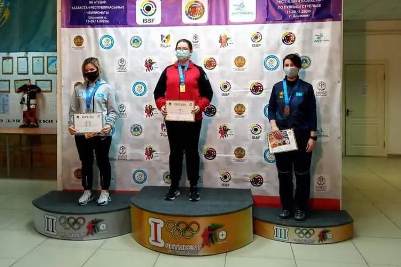 Три медали на чемпионате по пулевой стрельбе завоевала спортсменка из Темиртау
