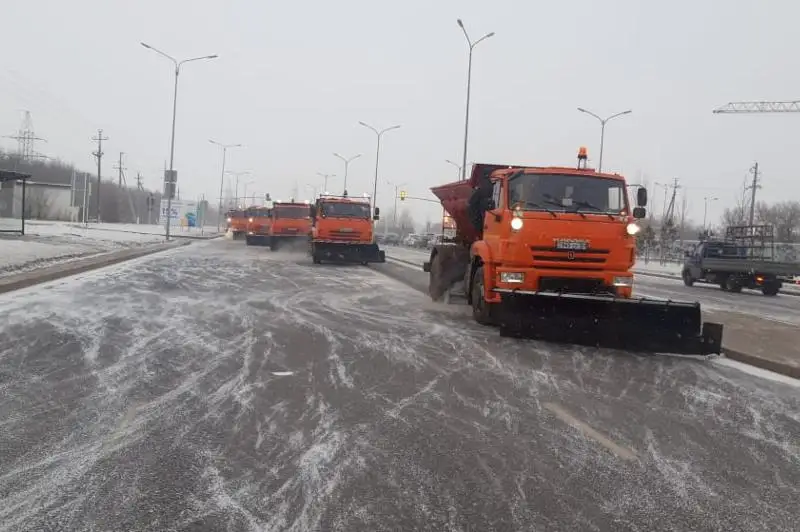 Почти две тысячи рабочих задействовано в уборке Нур-Султана от снега