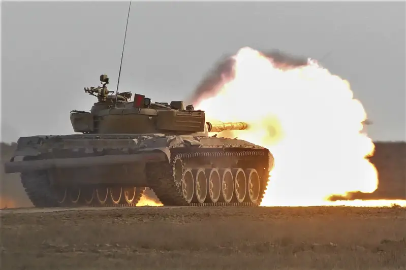 В Мангистау прошли штатные стрельбы из танка