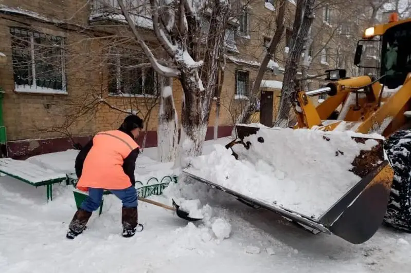 За плохую уборку прилегающей территории от снега и наледи в столице оштрафованы три организации