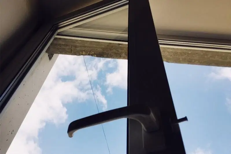 Женщина выбросилась с 15 этажа в Алматы