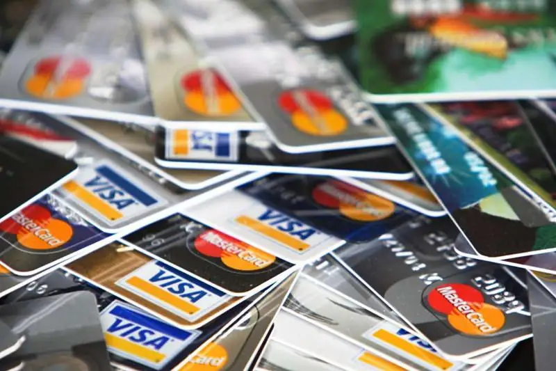 Как часто казахстанцы пользуются безналичными платежами