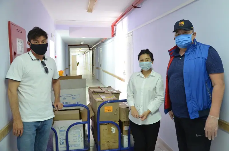 Атырауские бизнесмены передали в больницу партию лекарств