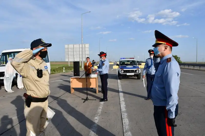 Отличившимся на блокпостах акмолинским полицейским вручены награды
