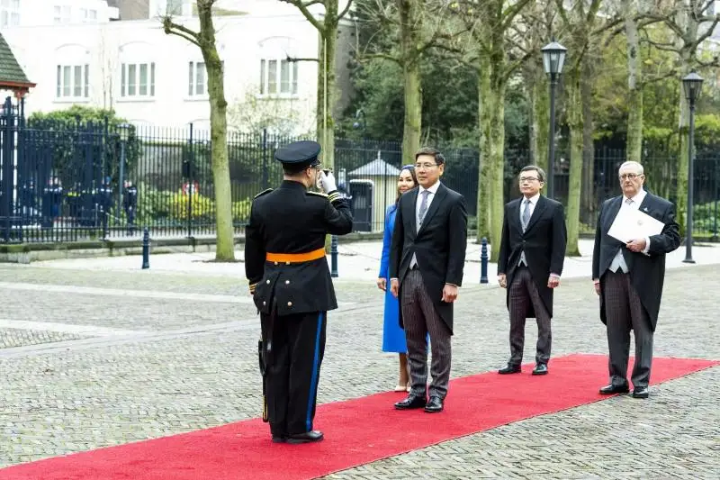 Посол Казахстана вручил верительные грамоты королю Нидерландов