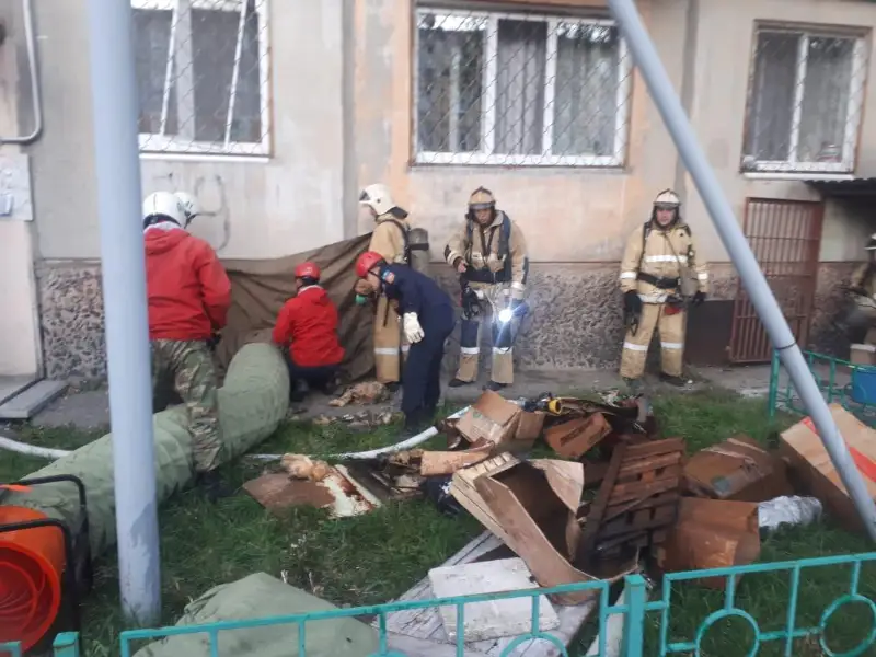 Пожар в пятиэтажке в Усть-Каменогорске: 35 человек эвакуированы