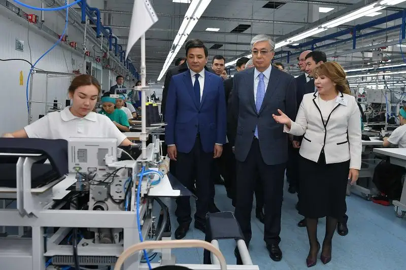 Глава государства посетил производственно-инновационную компанию «Astana Ютария Ltd»
