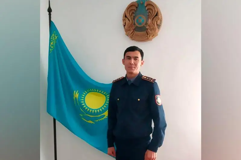 Полицейский спас  тонущего  в канале 12-летнего ребенка в Туркестанской области