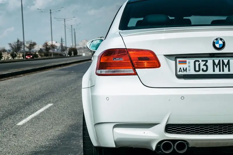 Для чего казахстанские водители ездят по стране с армянскими номерами