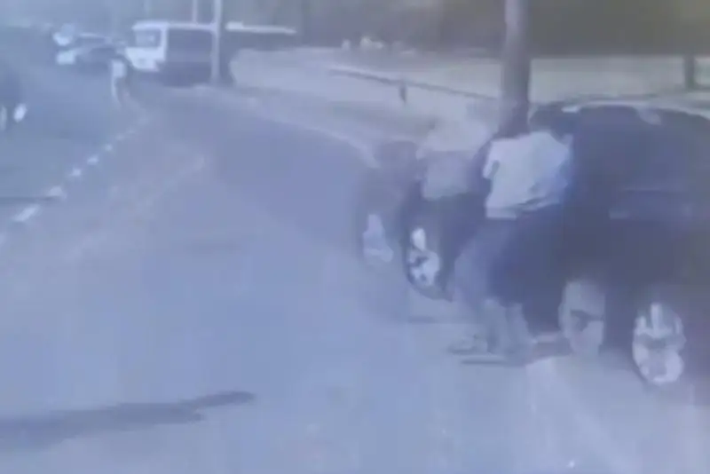 Водитель, протащивший полицейского на двери своего авто, задержан в Алматы