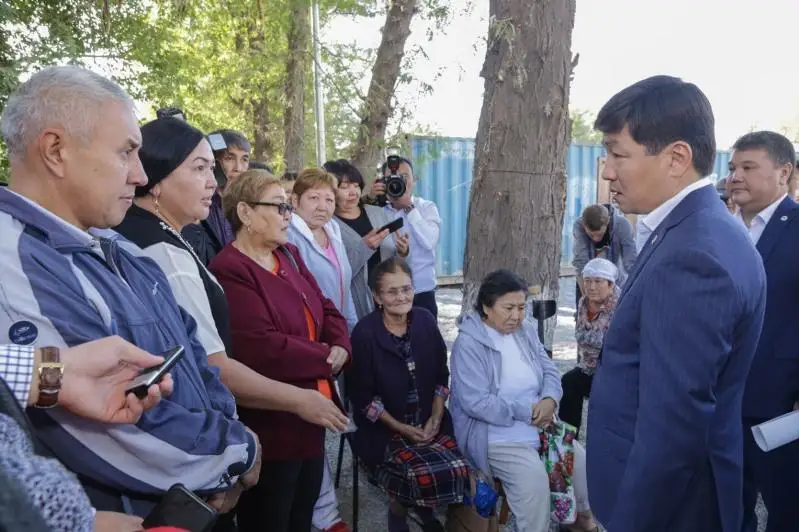 Бауыржан Байбек обсудил с шымкентцами проблемные вопросы города