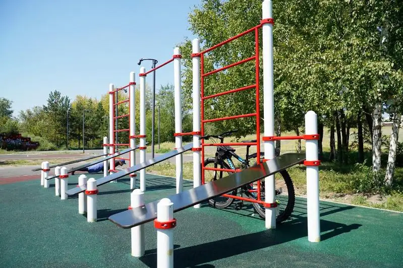 Зоны для занятий йогой, единоборствами, воркаутом обустроили в центральном парке столицы