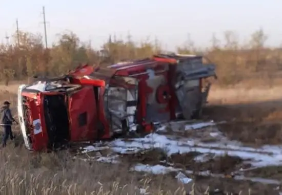 Пожарная машина перевернулась в Уральске, водитель погиб