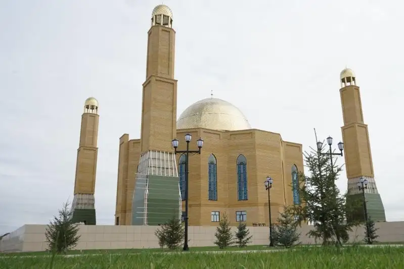 Завершается благоустройство территории у новой мечети Абая в Семее