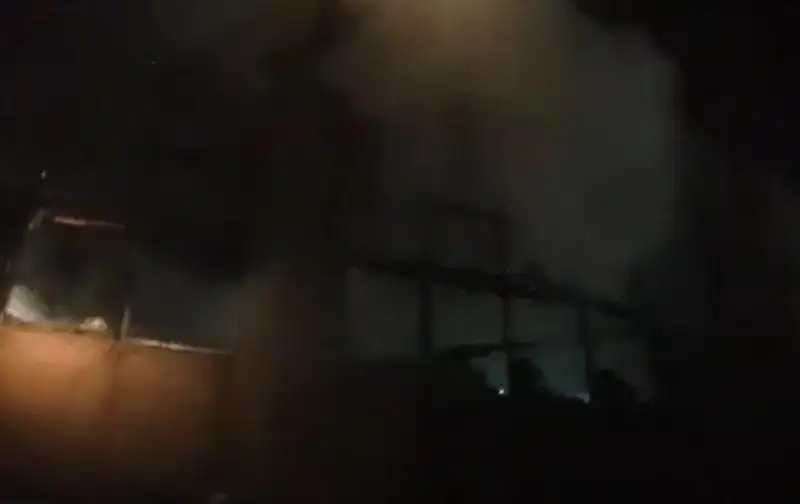 Пожар в 5-этажном производственном цехе в столице потушен