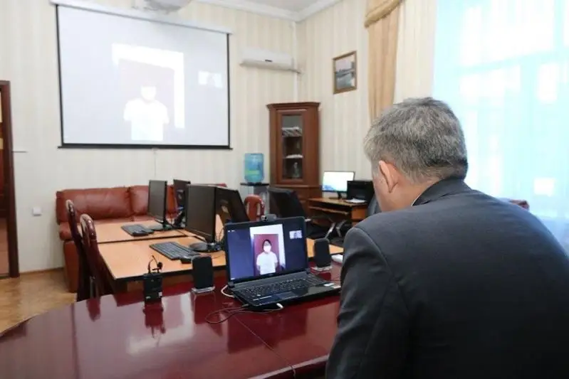 С днем рождения, коллега на передовой: Елжан Биртанов онлайн поздравил инфекциониста в Семее