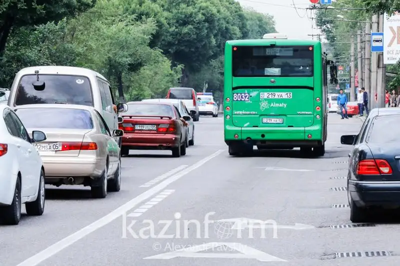 Свыше 400 водителей оштрафовали за езду по автобусной полосе в Алматы