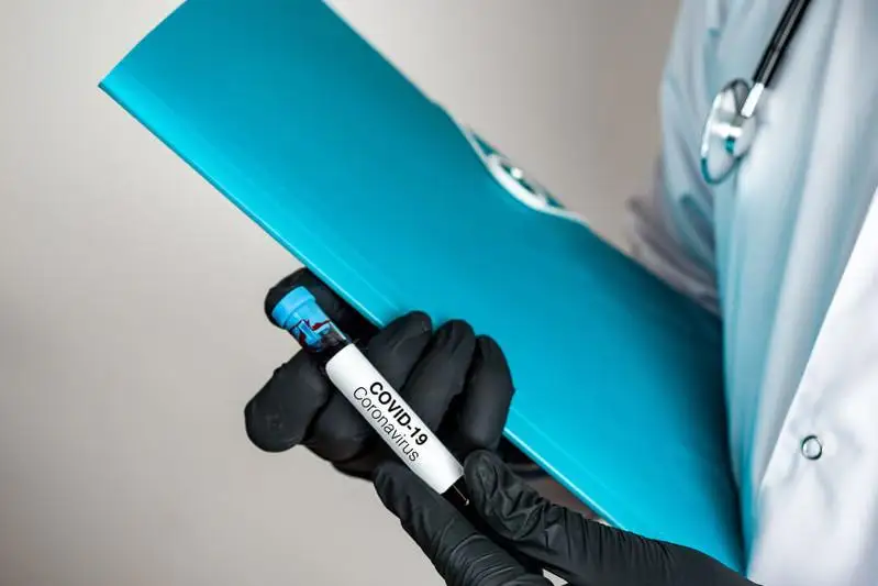 Какова возрастная структура заболевших коронавирусом в столице