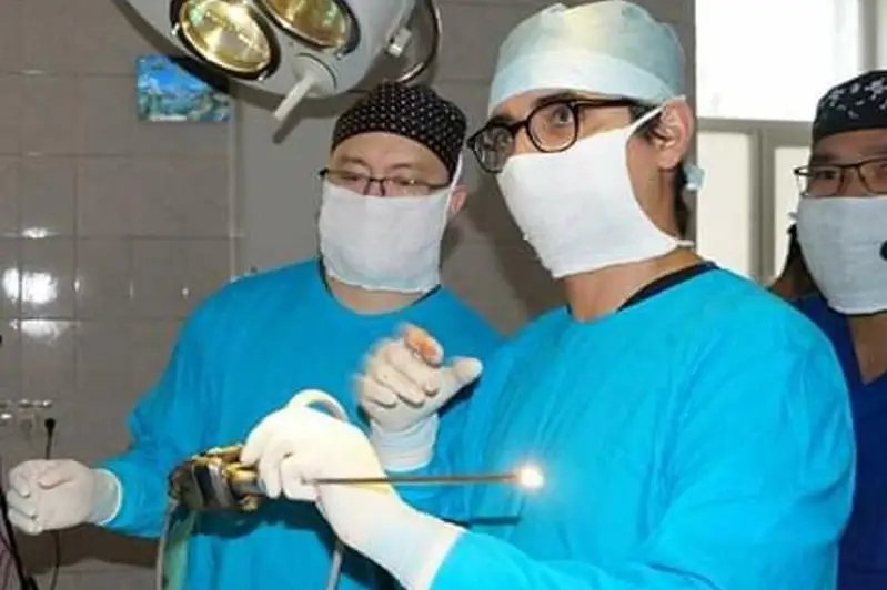 Испанский хирург провел мастер-класс для онкологов в Усть-Каменогорске