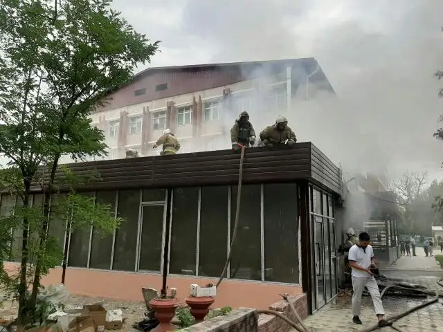 В центре Тараза горело кафе