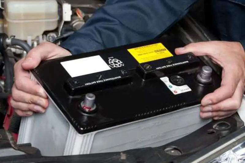 Два угона и три кражи совершил за ночь парень в столице