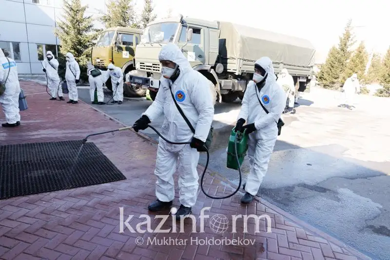 Военнослужащие проводят дезинфекцию территорий и объектов Нур-Султана и Алматы