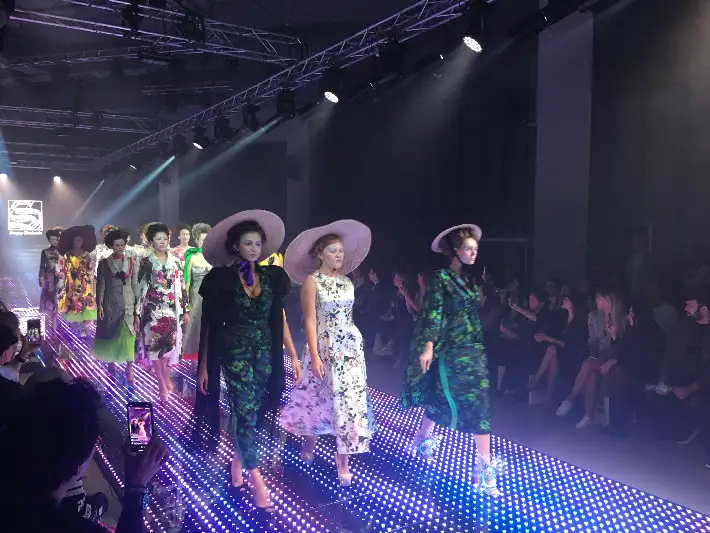Яркие наряды, красочное шоу: показы Евразийской недели моды завершились в Алматы