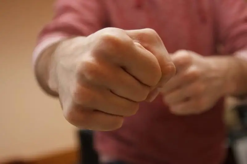 Сотрудников ЦОНов избили в Алматы