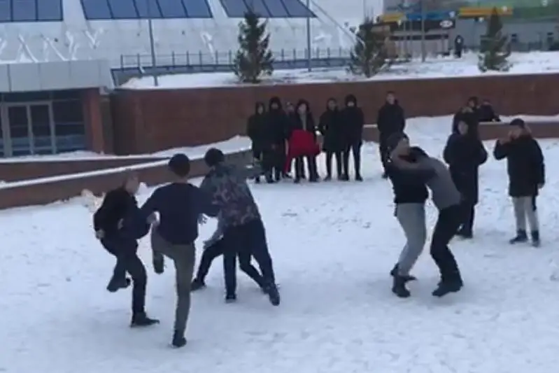 Групповая драка произошла между подростками в Уральске