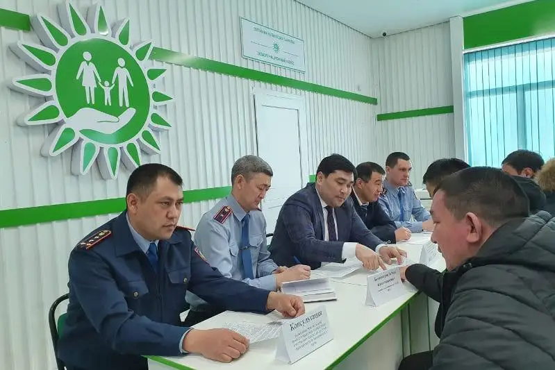 Более 50 автовладельцев получили консультации по временной  регистрации автотранспорта в ВКО