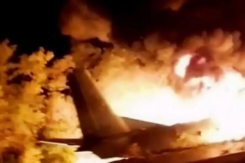 В Украине разбился военный самолет с курсантами на борту