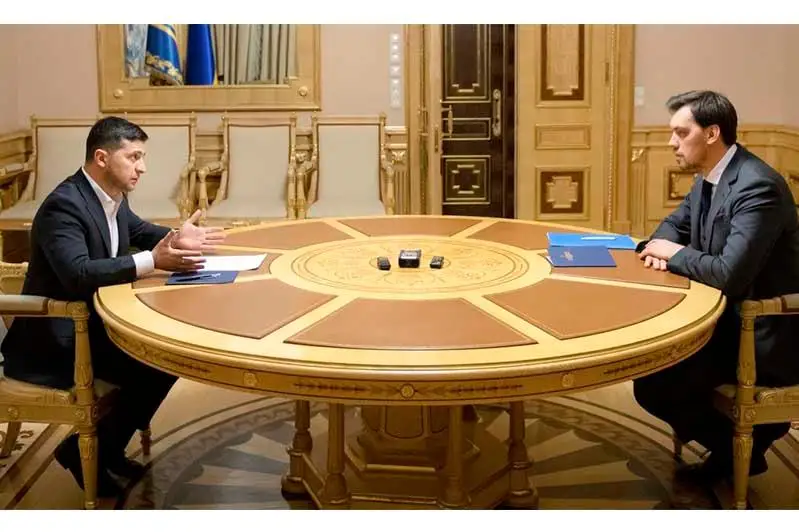 Президент Украины дал шанс правительству Гончарука