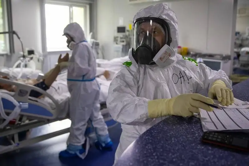 Число выявленных случаев заражения коронавирусом в России выросло за сутки на 22 572