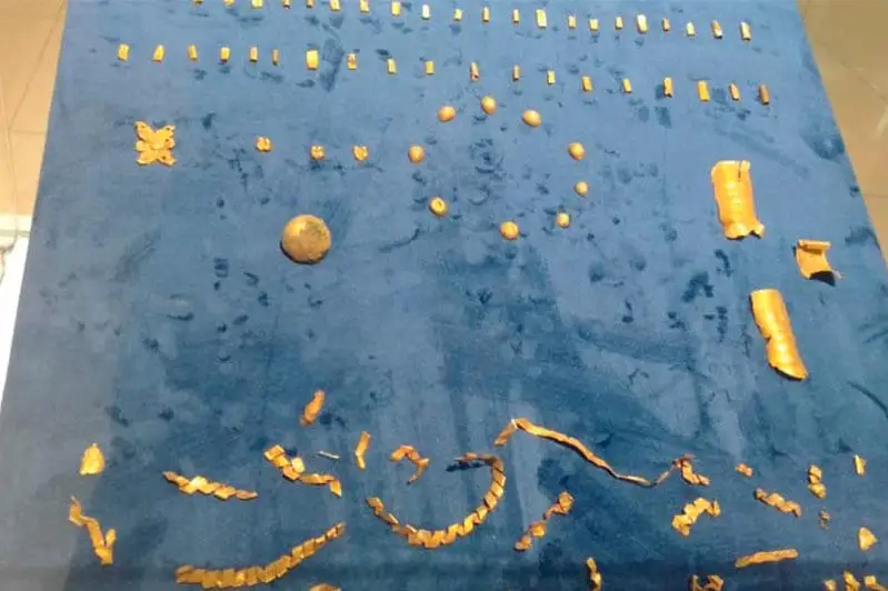 Артефакты из гробницы актюбинского «золотого человека» представлены в Актобе