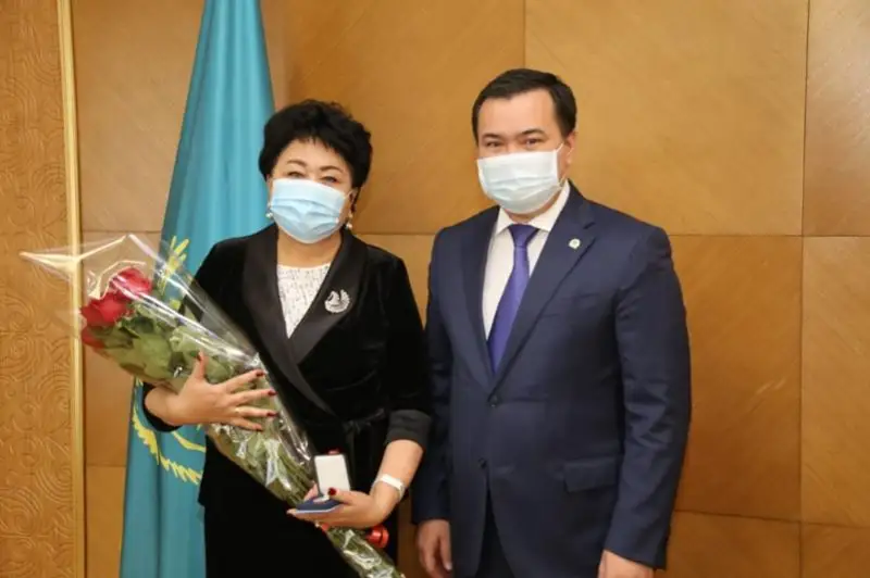 Учителей поздравил аким Карагандинской области