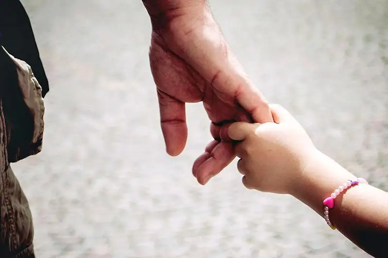 Бывший муж скрывал детей в Нур-Султане: их попытались передать матери