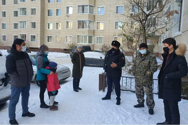 Участковые инспекторы полиции Нур-Султана участвуют в общедомовых чатах