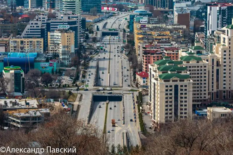 Новые дороги и развязки продолжают строить в период карантина в Алматы