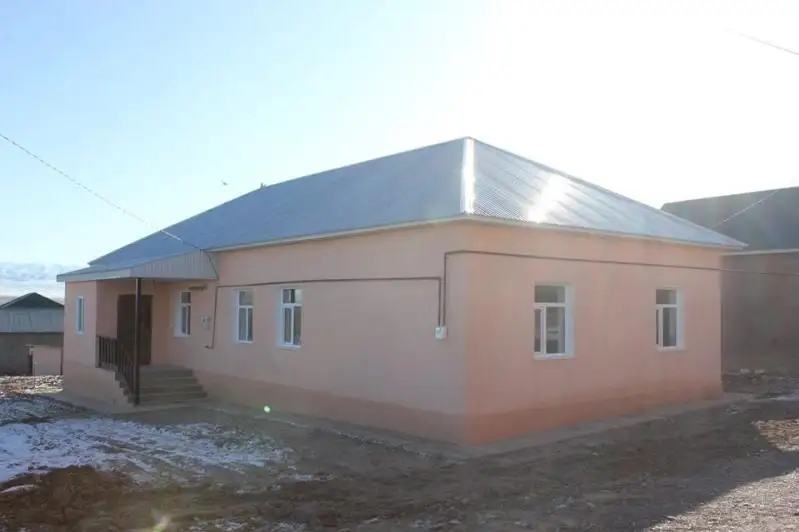 Казыгуртский предприниматель построил дом матери-одиночке